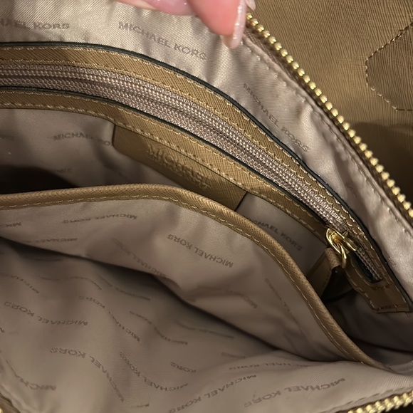 Micheal Kors purse - Picture 2 of 2